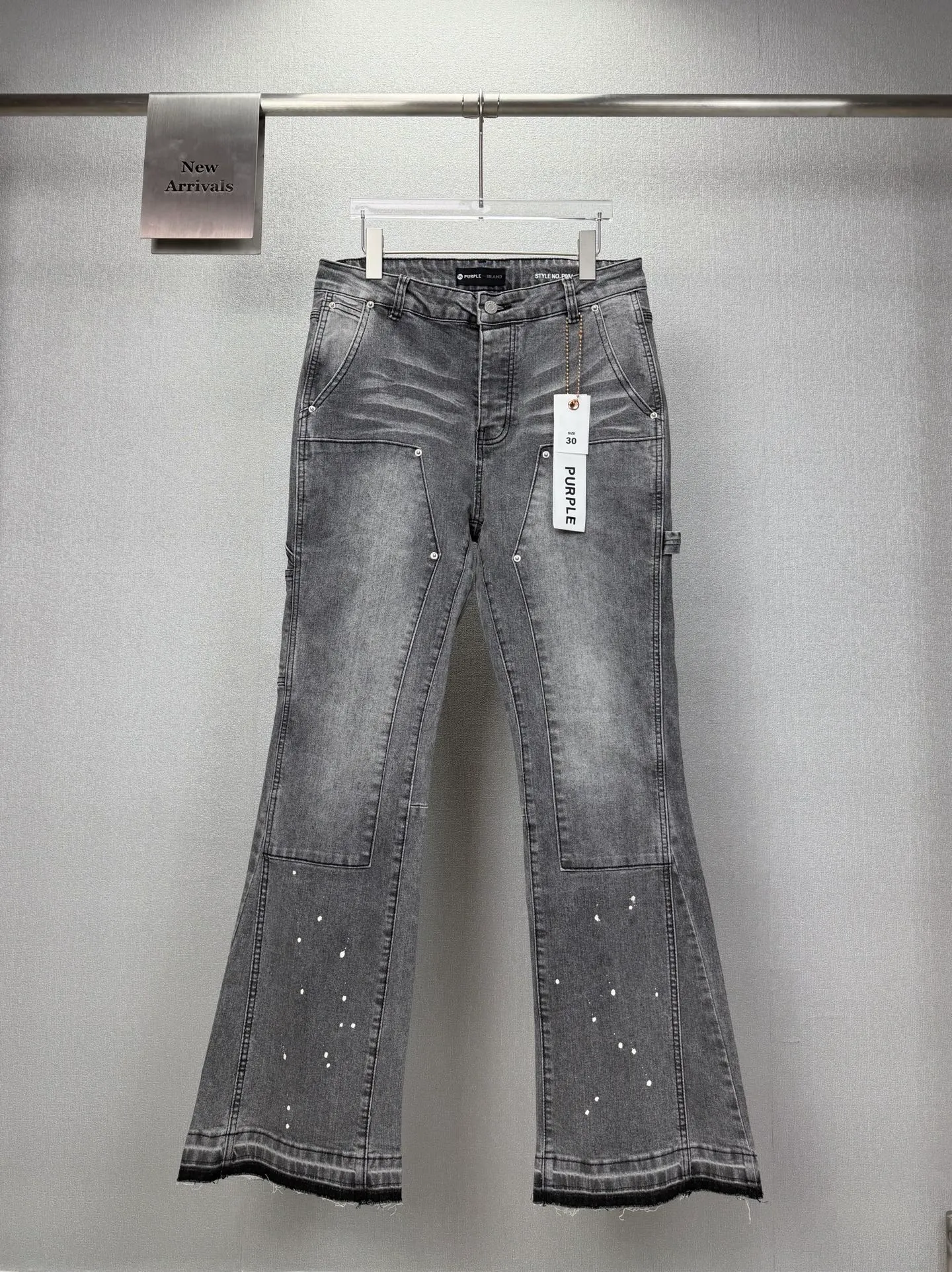 PURPLE BRAND 2026New Arrival Splash Ink Logging Couple Style Boot-cut Loose Jeans High Version High Version Top Ceiling Quality Styles with different wash textures, very friendly to people with thin legs and thick legs. The boot-cut and loose version is very flattering to the leg shape. Moderate length that never goes out of style, easy to match with casual, basic styling for various styles, a must-have in the wardrobe! The fabric is stiff but also makes the upper body soft without losing texture. The washing process is even more perfect. It is a must-have item for everyone! ! ! Washed wheat, hang tag, pants label, three labels complete Color: Gray Size: 28, 30, 32, 34, 36 (five sizes)
